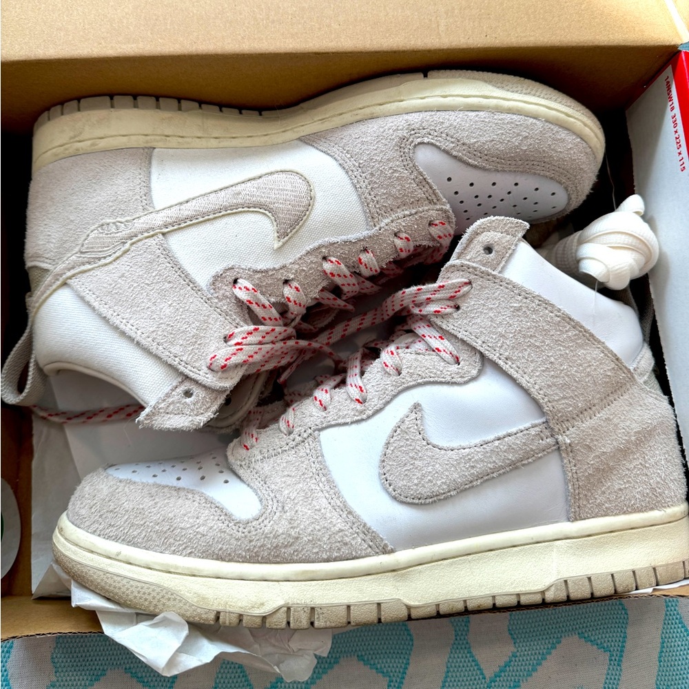 Nike dunk high Notre light